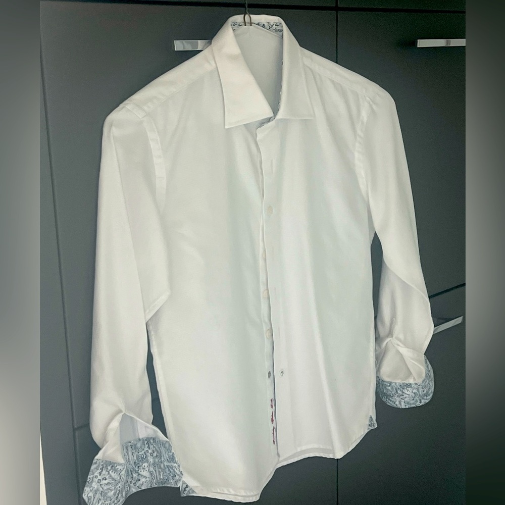 Perfect condition. Worn for an hour and dry cleaned. Robert Graham boys shirt